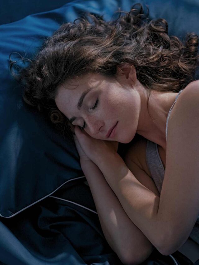 É melhor dormir de lado ou de bruços? Descubra