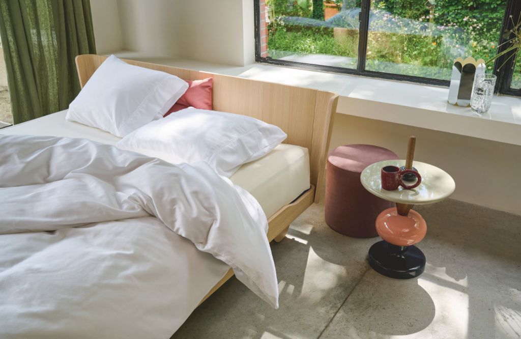 cama com roupas de cama ecológicas